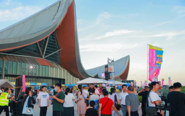 ���Ż�չ����ӭ����ĩ��С�߳���